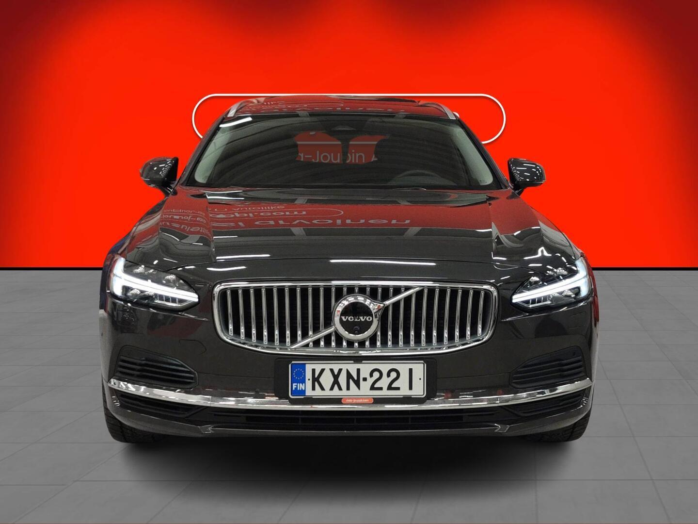 VOLVO V90 2025