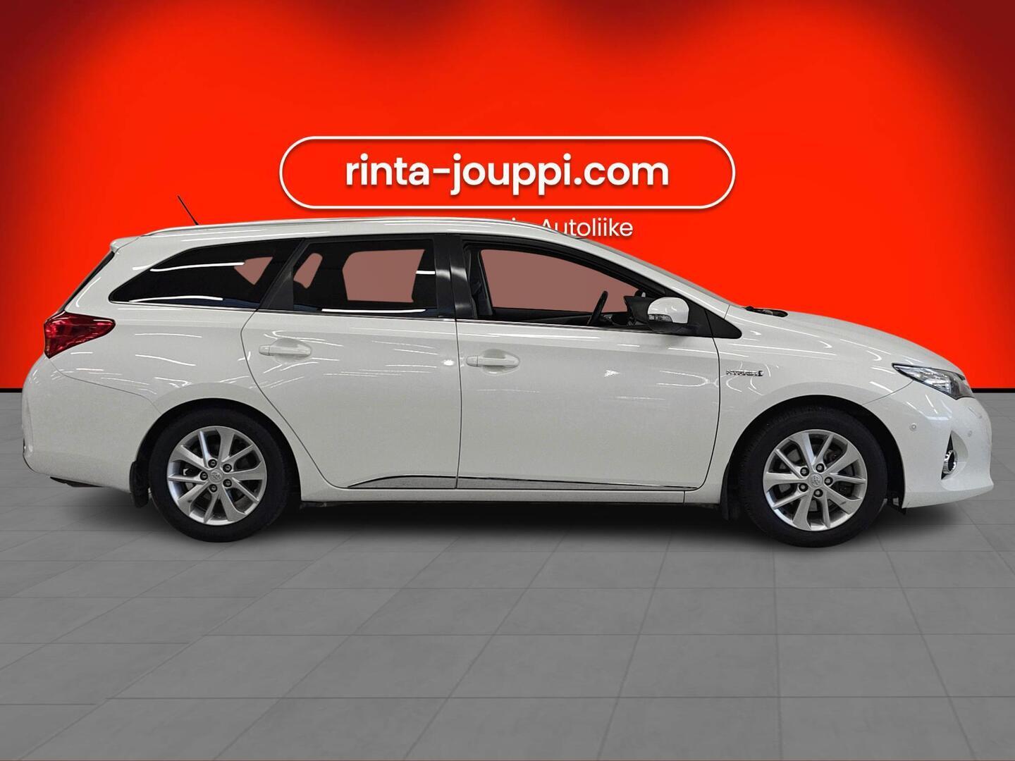 TOYOTA Auris 2013
