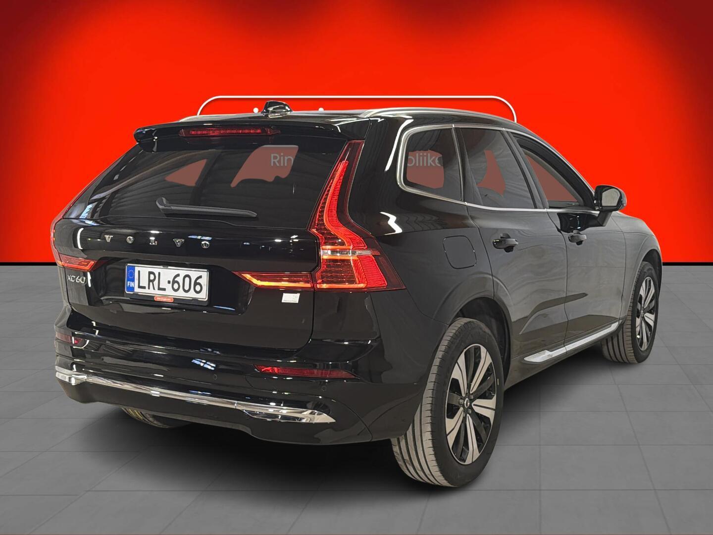 VOLVO XC60 2022
