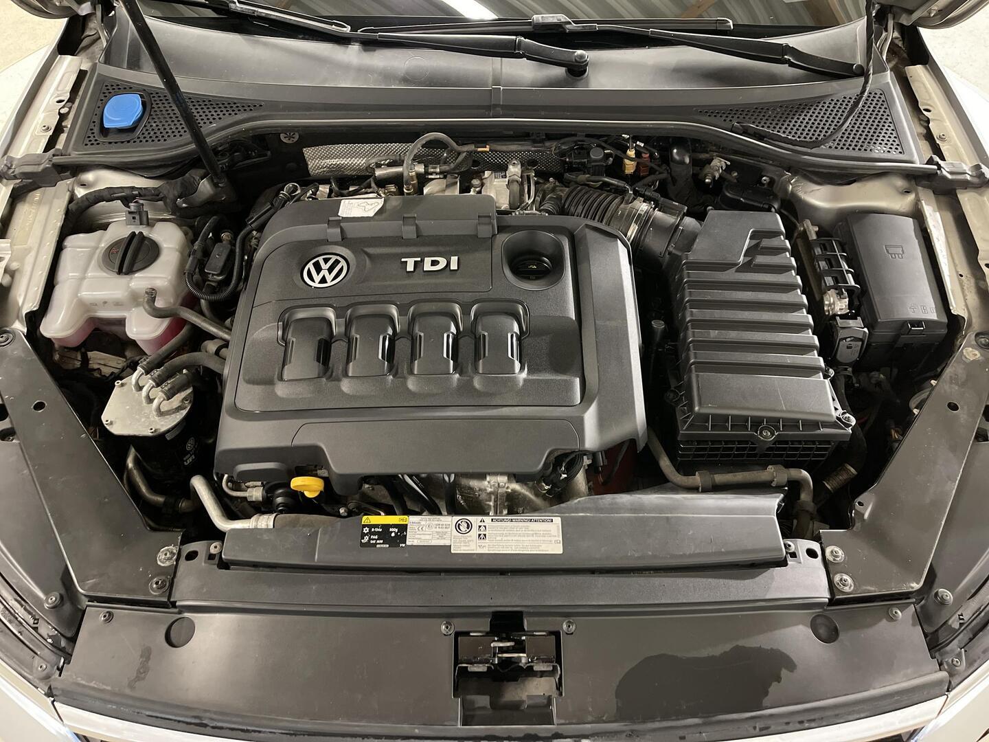 VOLKSWAGEN Passat 2014