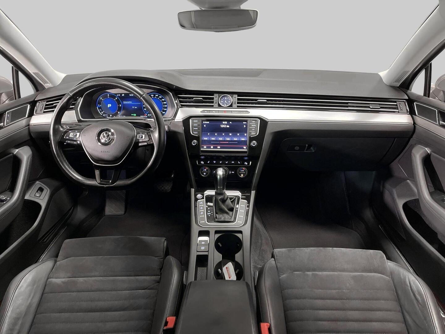 VOLKSWAGEN Passat 2014