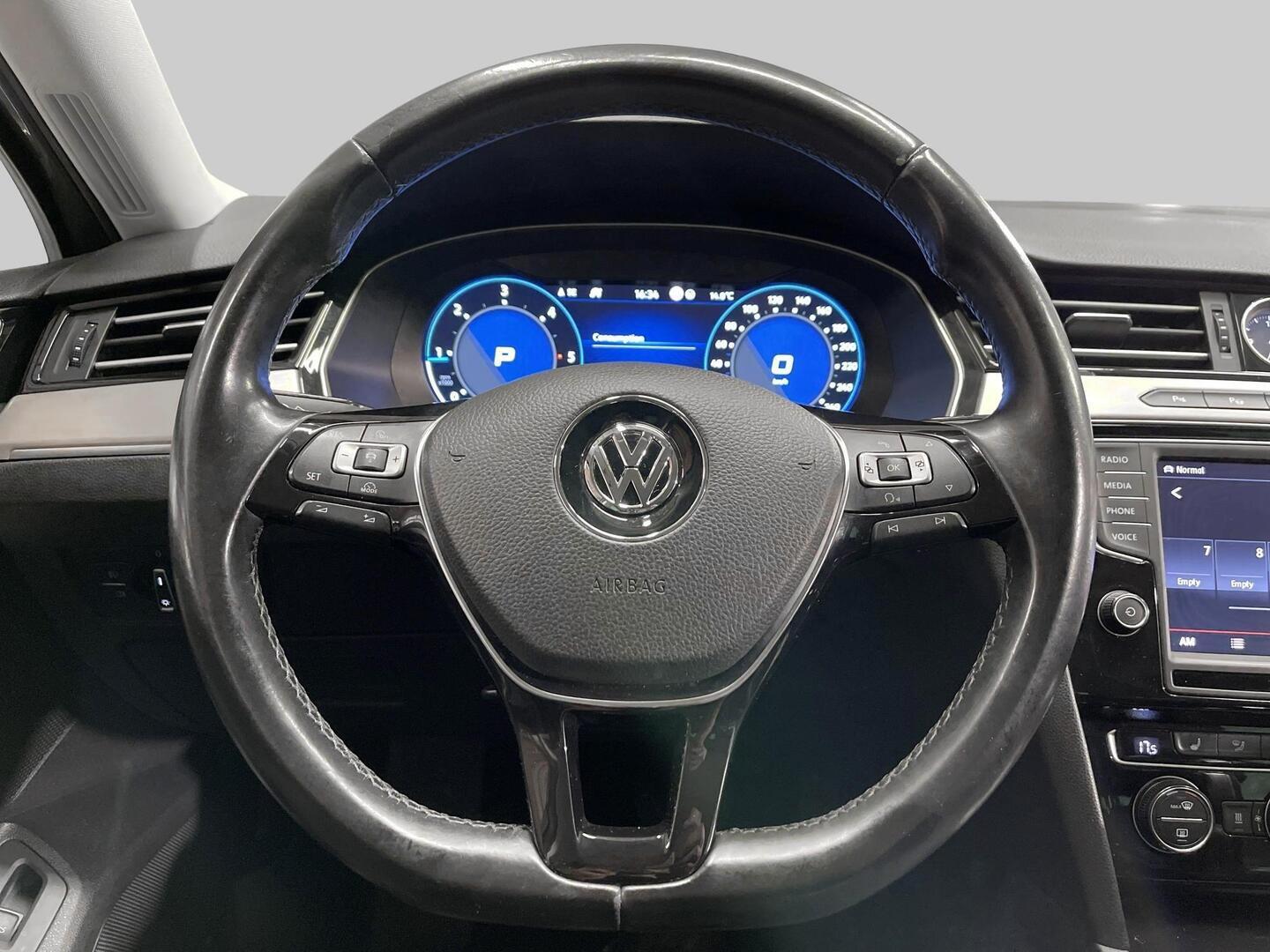 VOLKSWAGEN Passat 2014