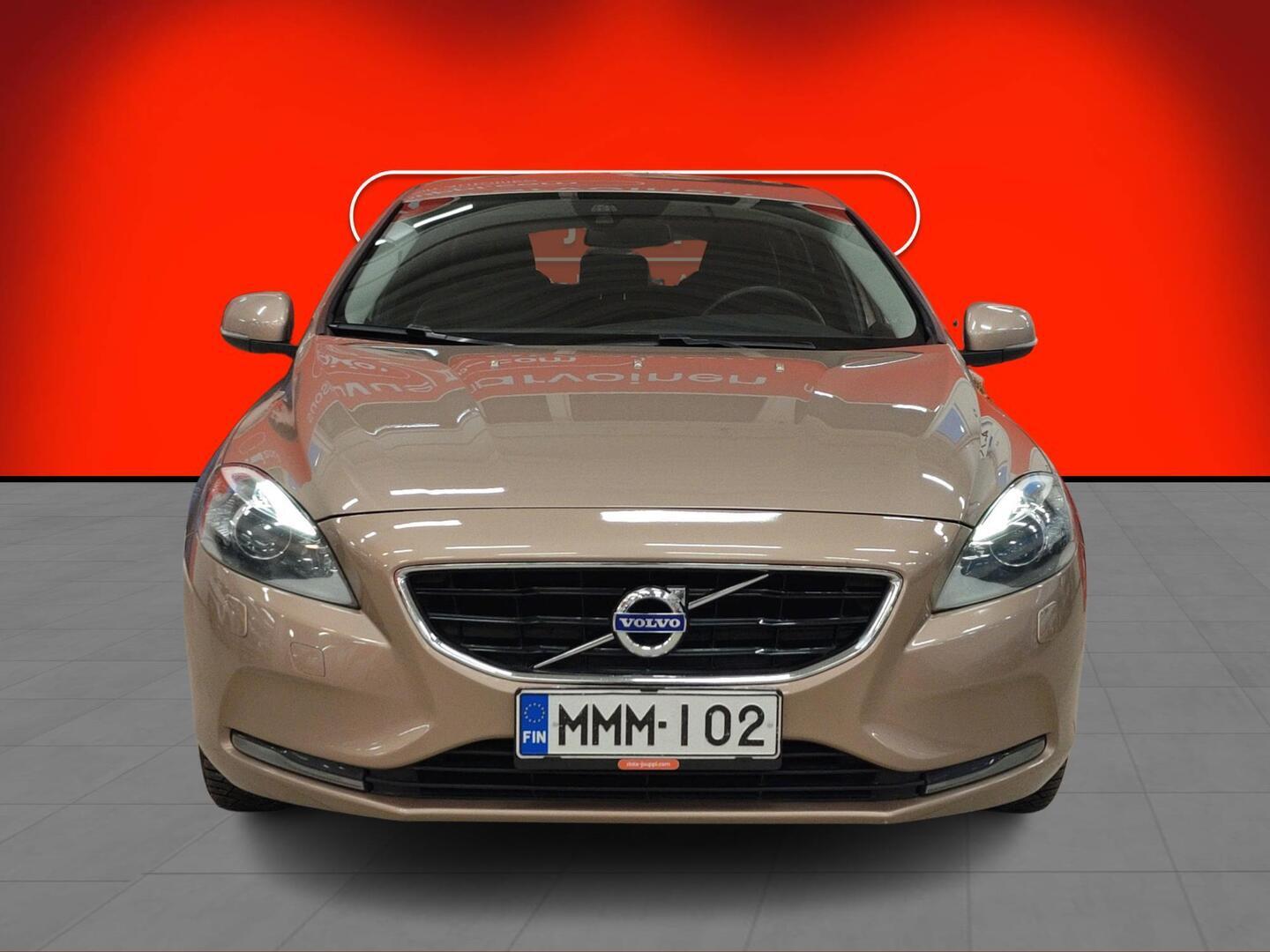 VOLVO V40 2016
