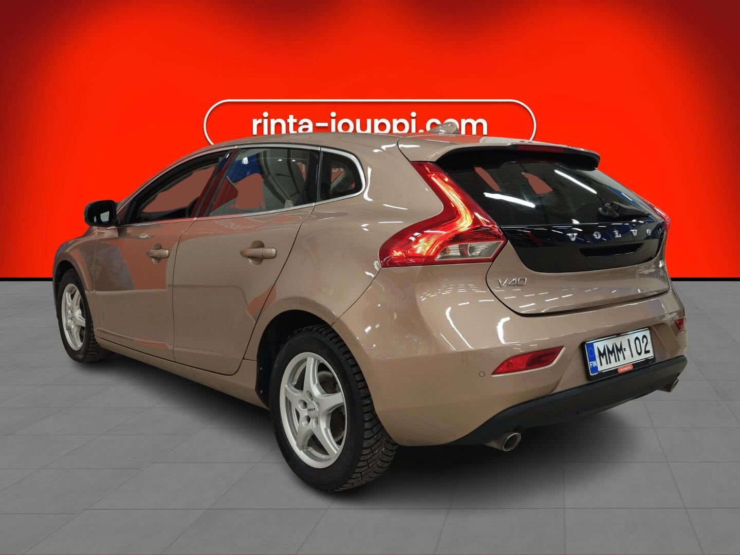 VOLVO V40 2016