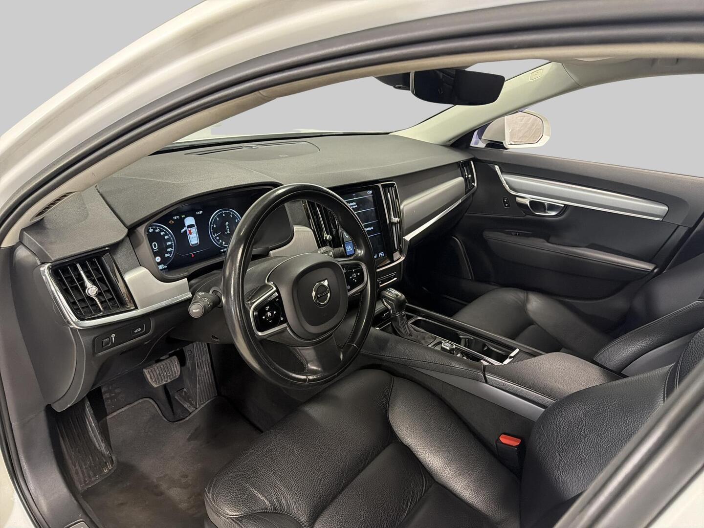 VOLVO V90 2019