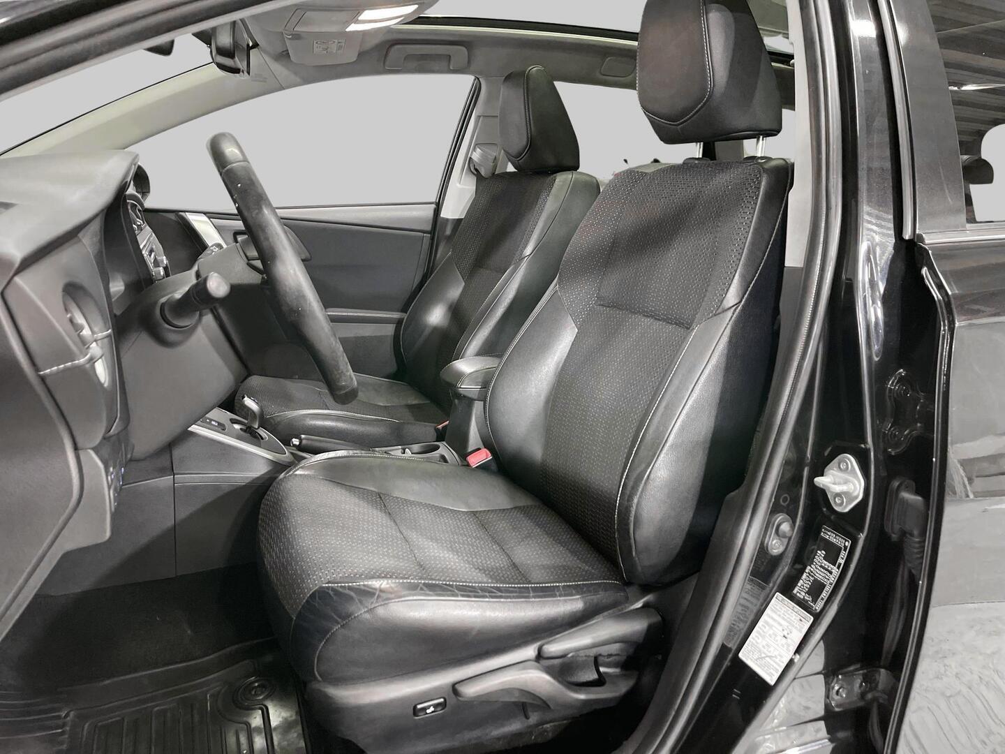 TOYOTA Auris 2014