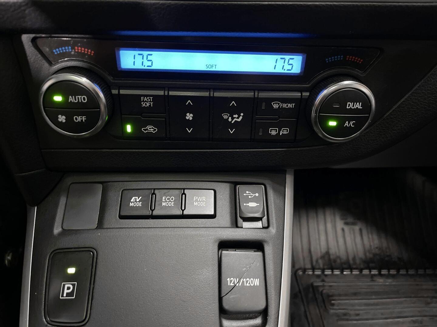 TOYOTA Auris 2014