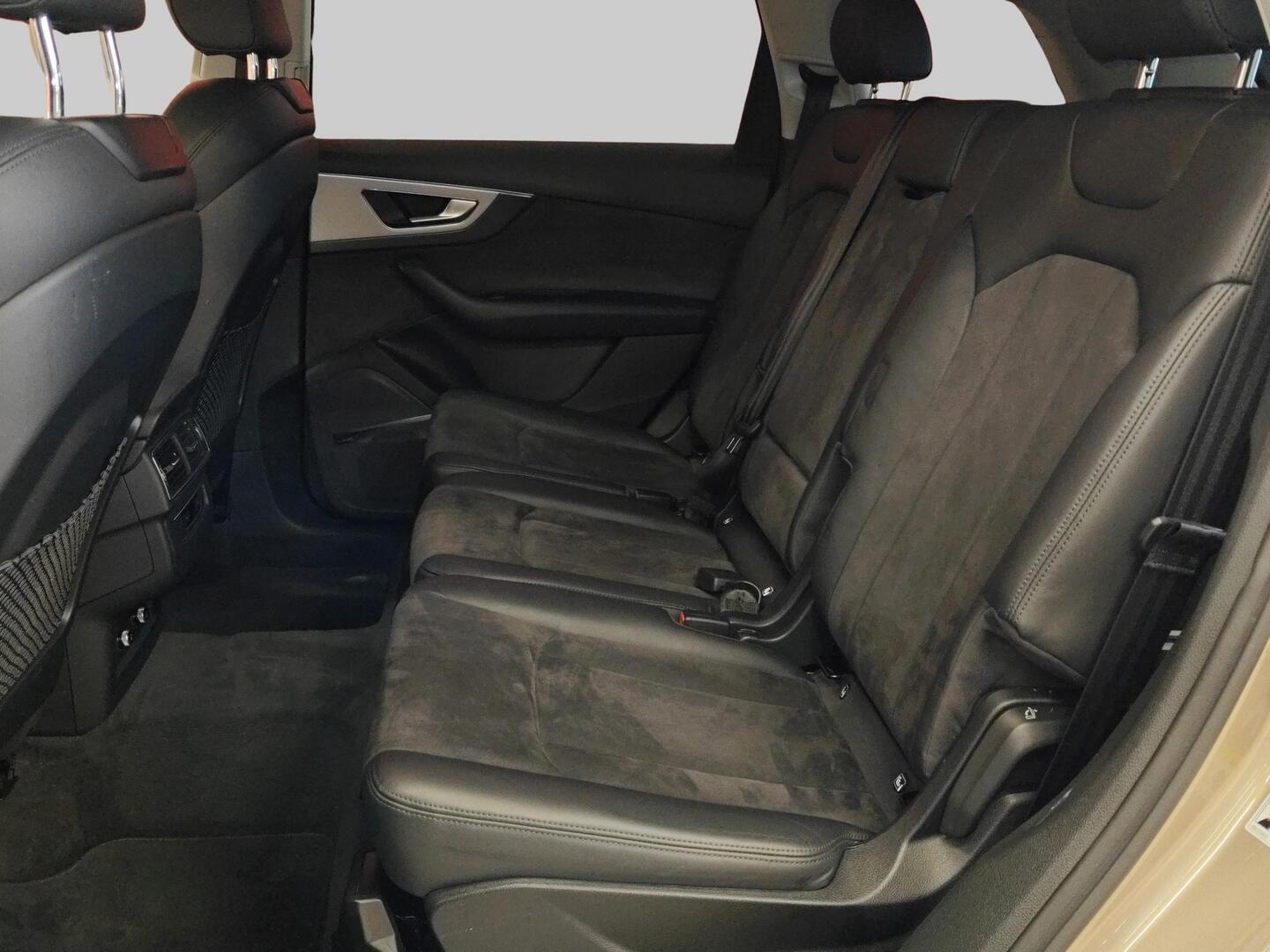 AUDI Q7 2018