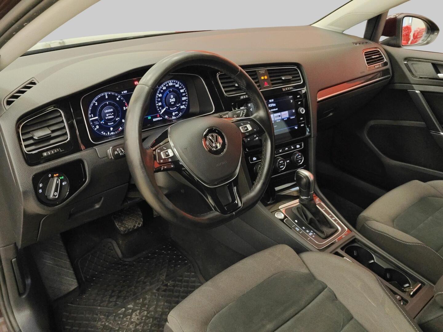 VOLKSWAGEN Golf 2018