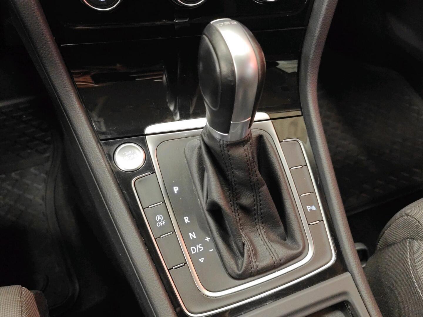 VOLKSWAGEN Golf 2018