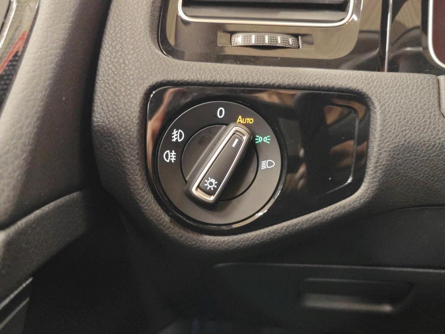 VOLKSWAGEN Golf 2018