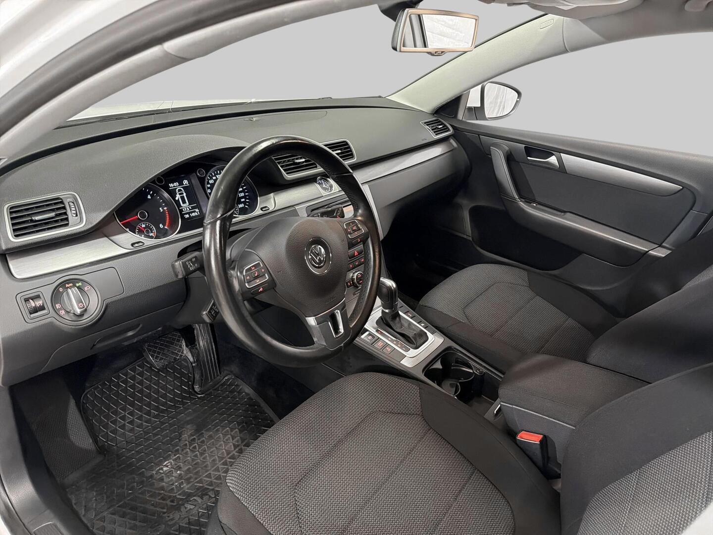 VOLKSWAGEN Passat 2014