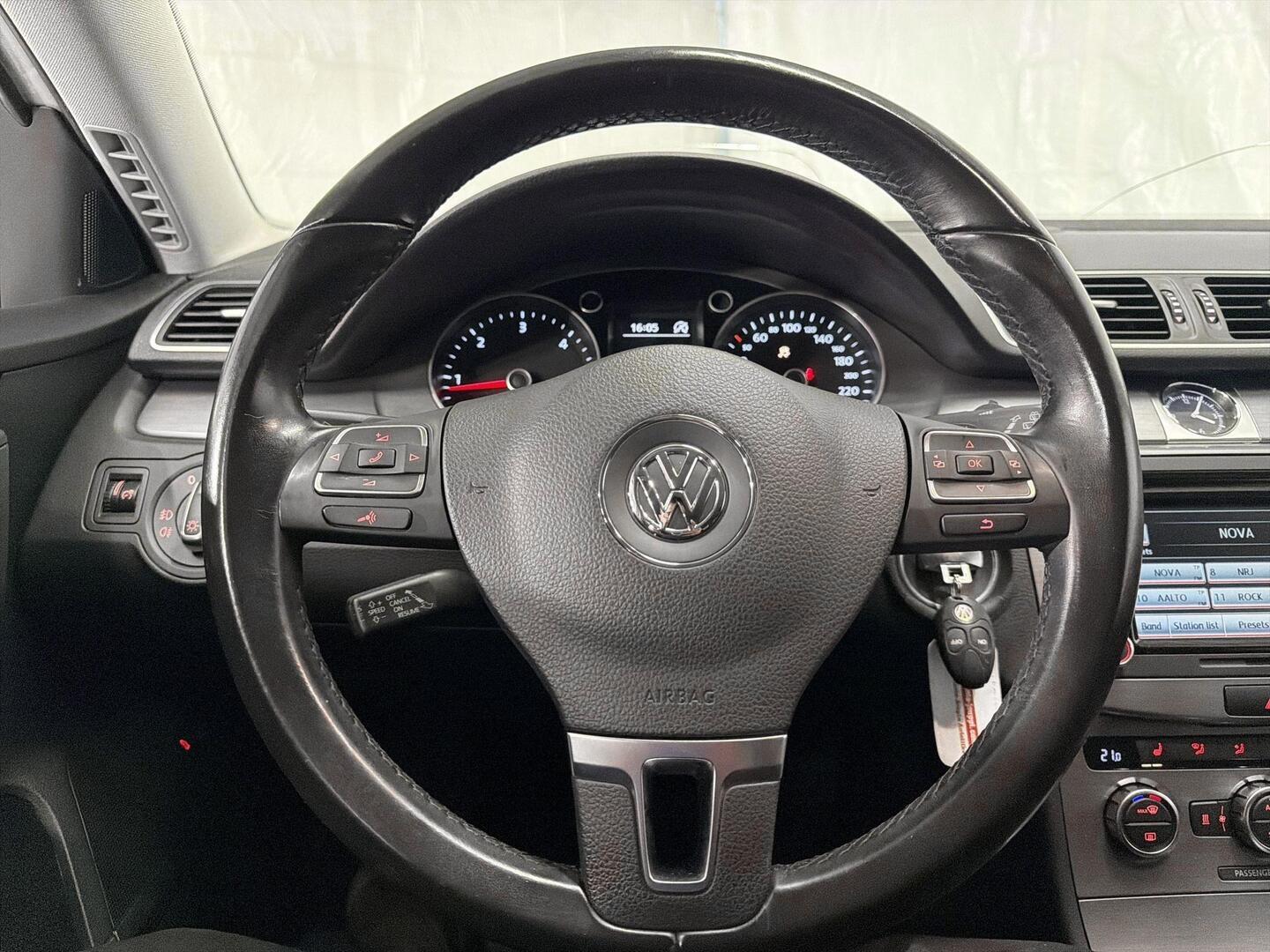 VOLKSWAGEN Passat 2014