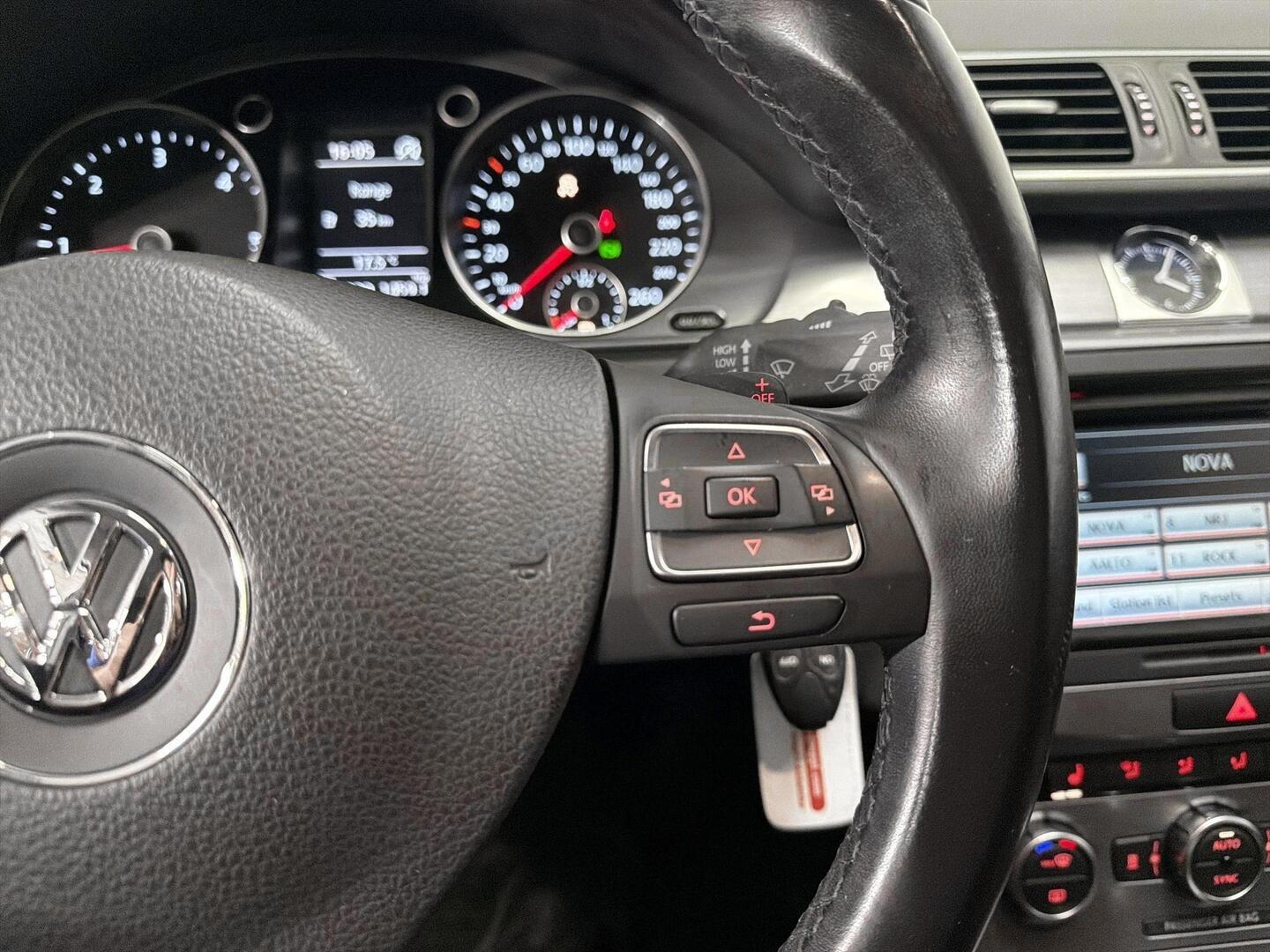 VOLKSWAGEN Passat 2014