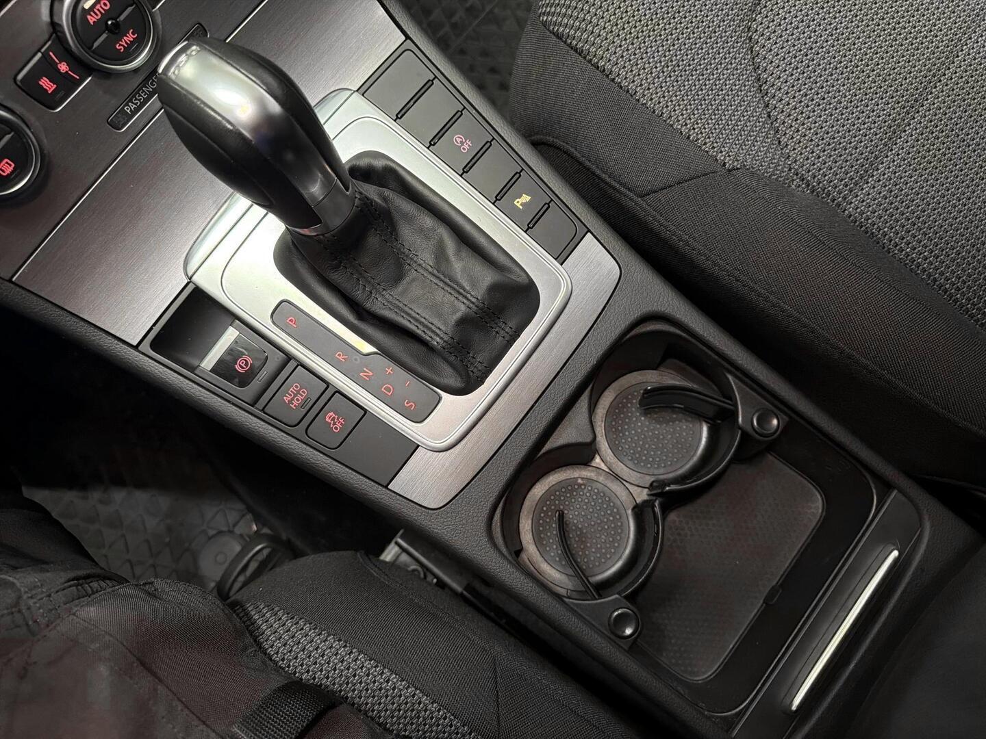 VOLKSWAGEN Passat 2014