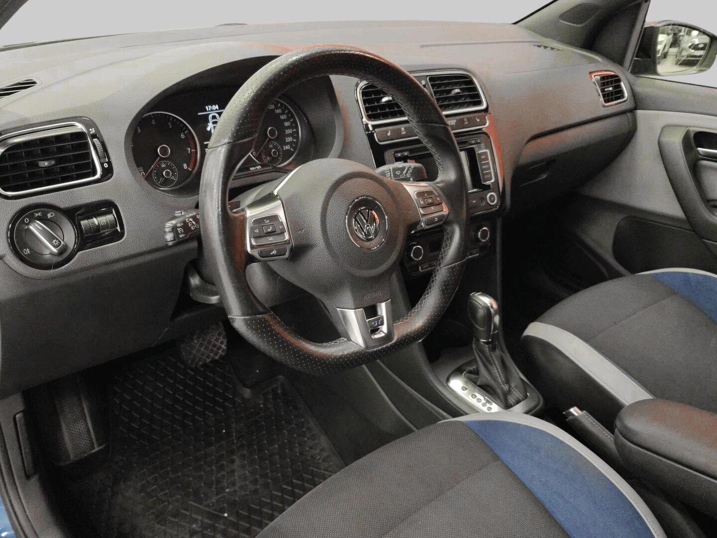 VOLKSWAGEN Polo 2013