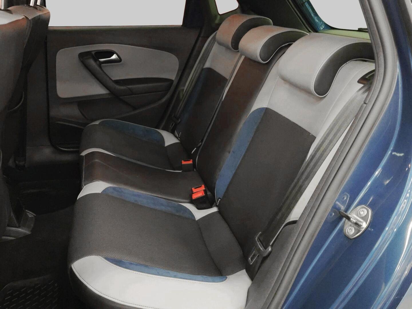 VOLKSWAGEN Polo 2013