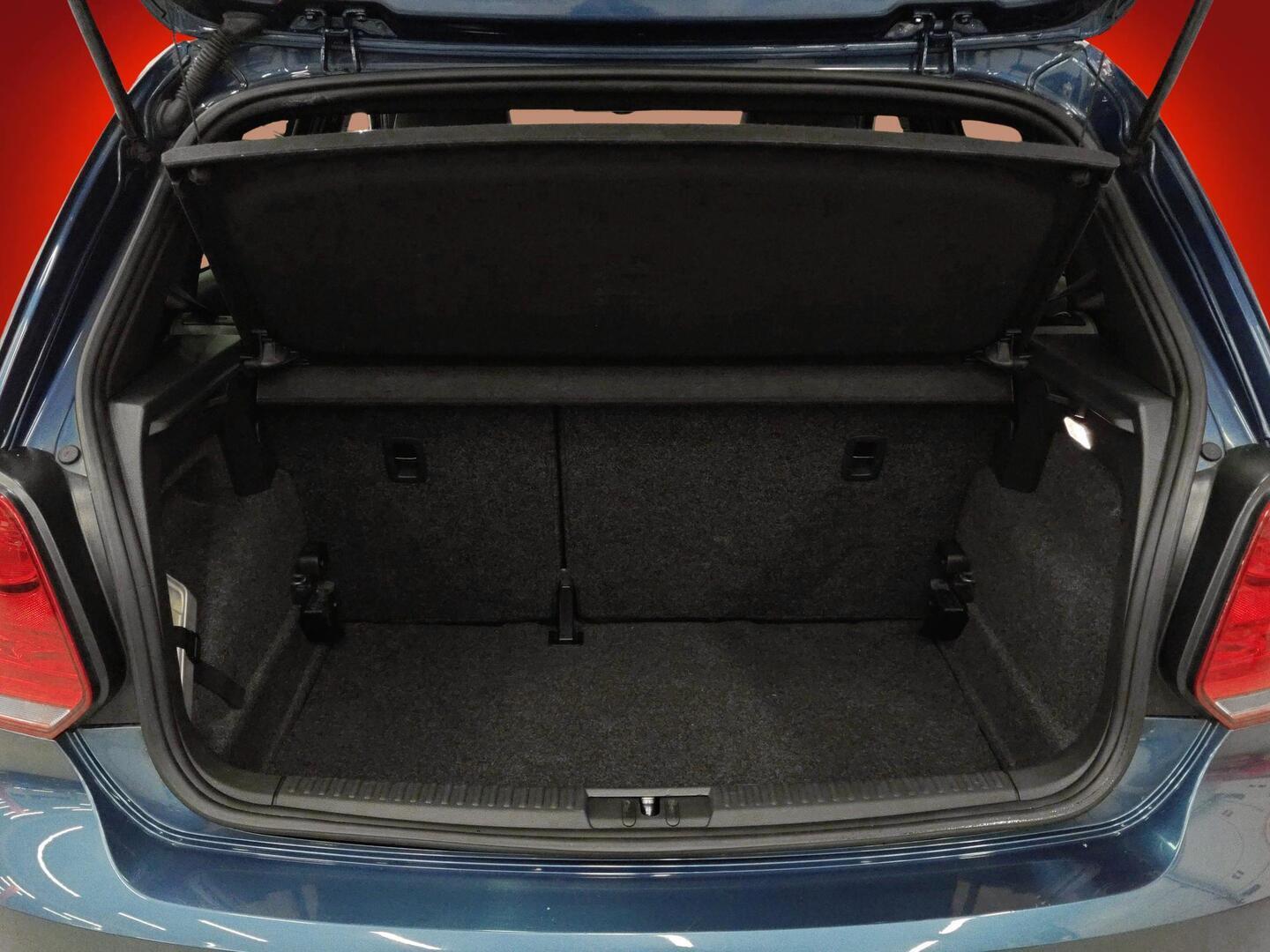 VOLKSWAGEN Polo 2013