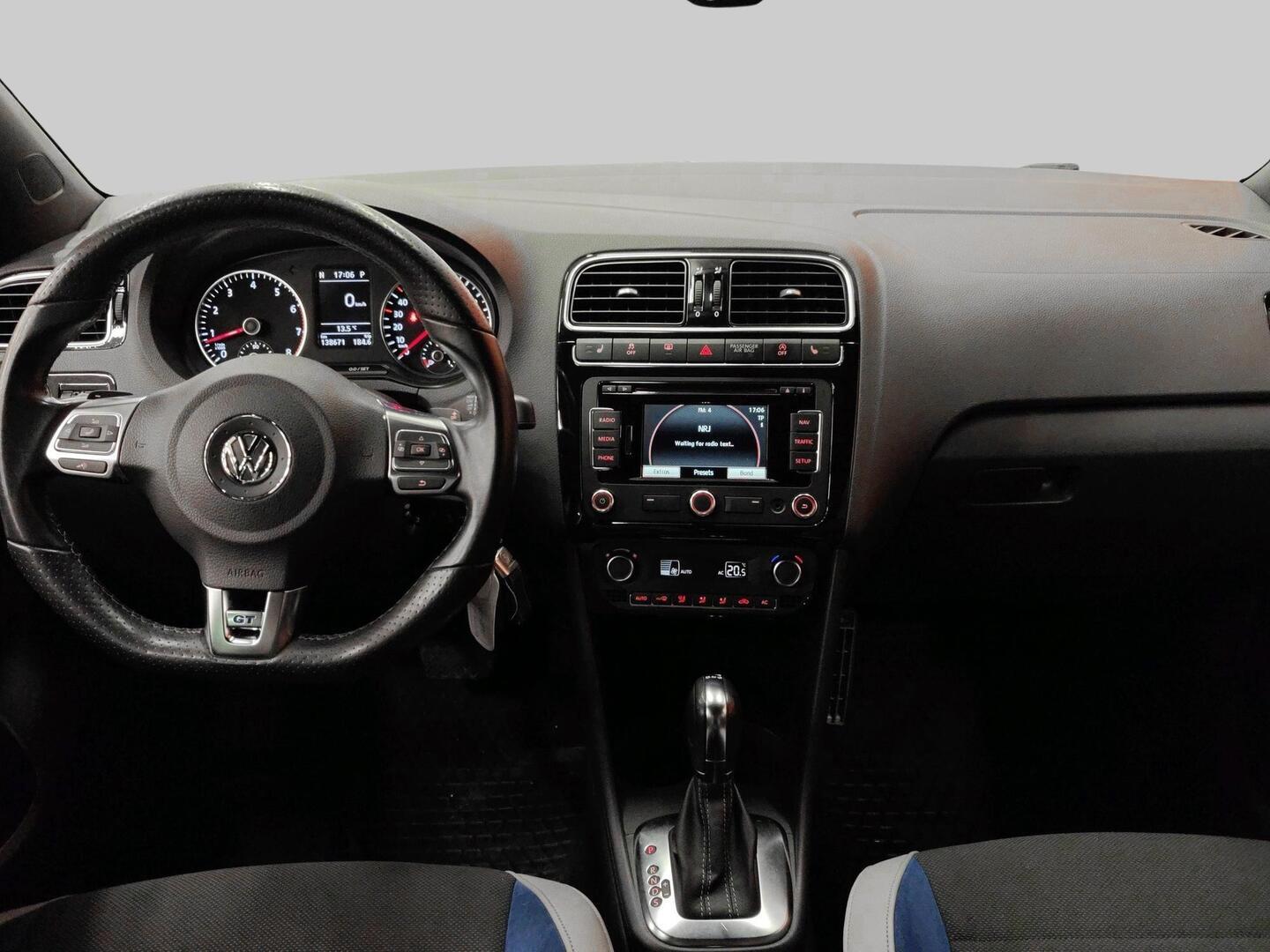 VOLKSWAGEN Polo 2013