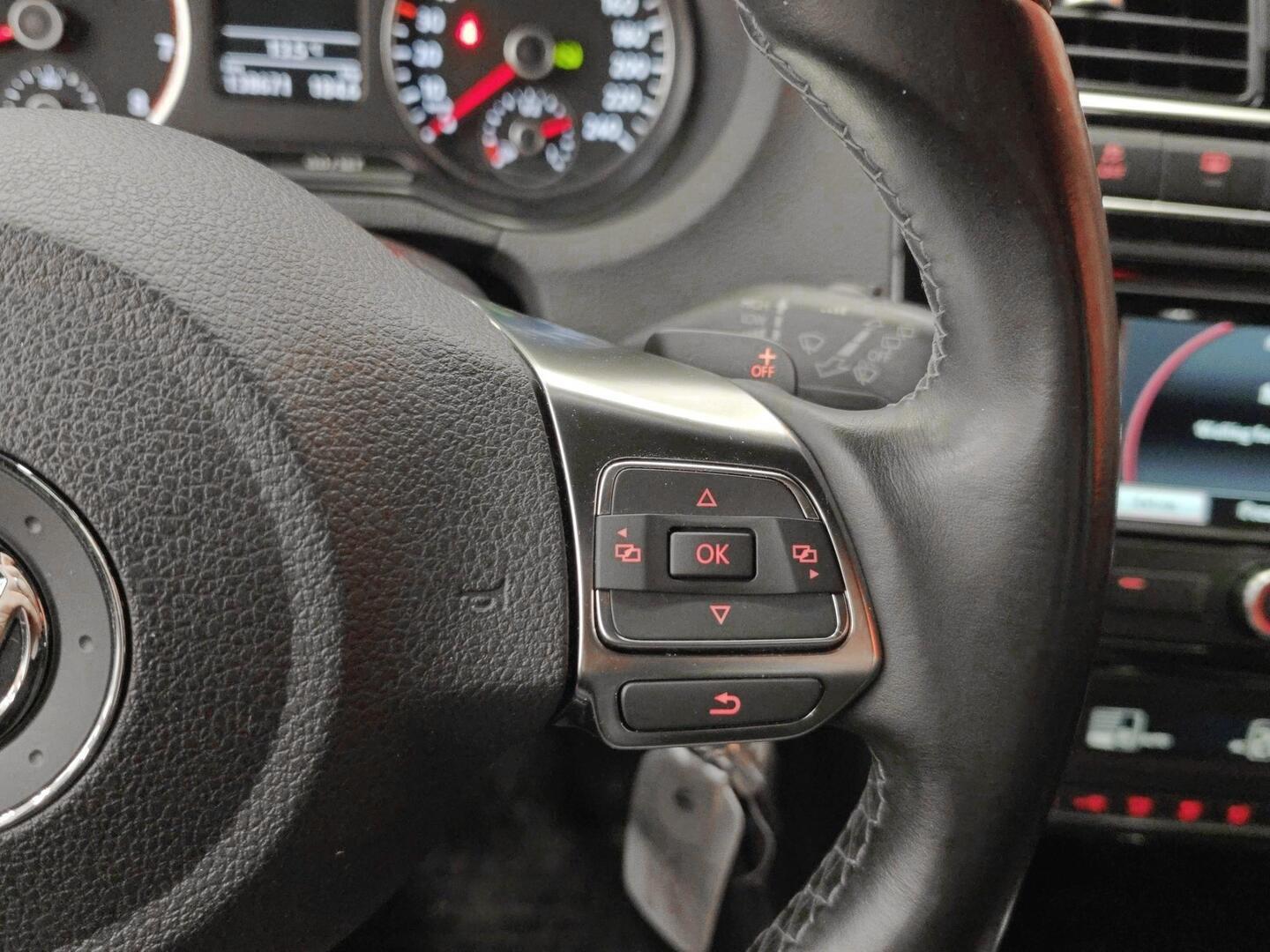 VOLKSWAGEN Polo 2013