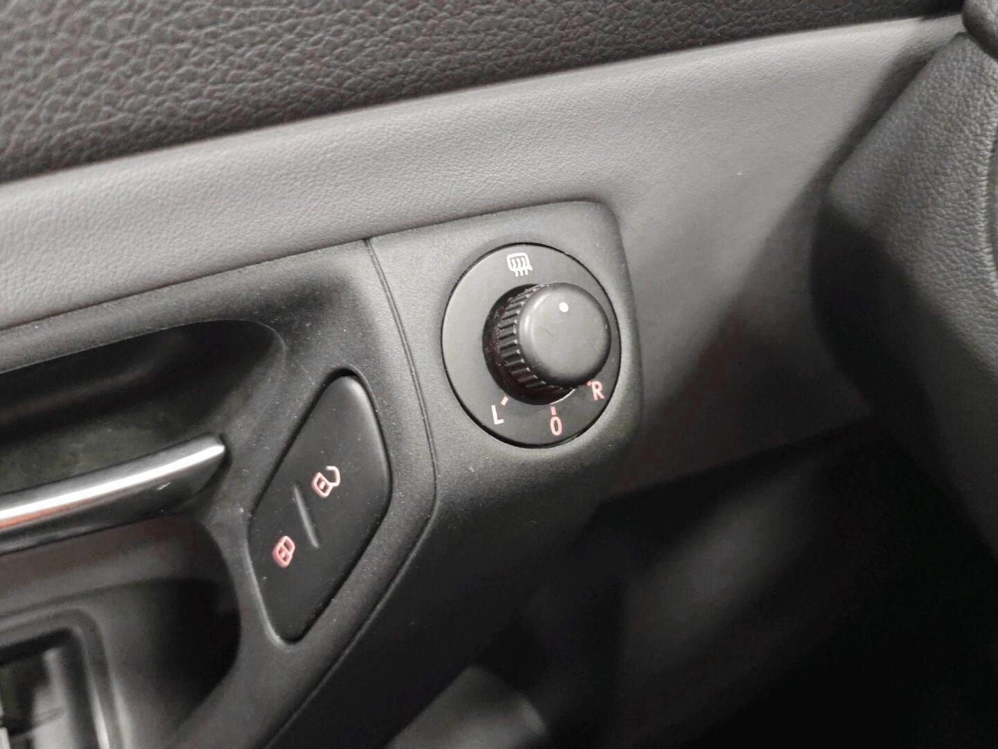 VOLKSWAGEN Polo 2013