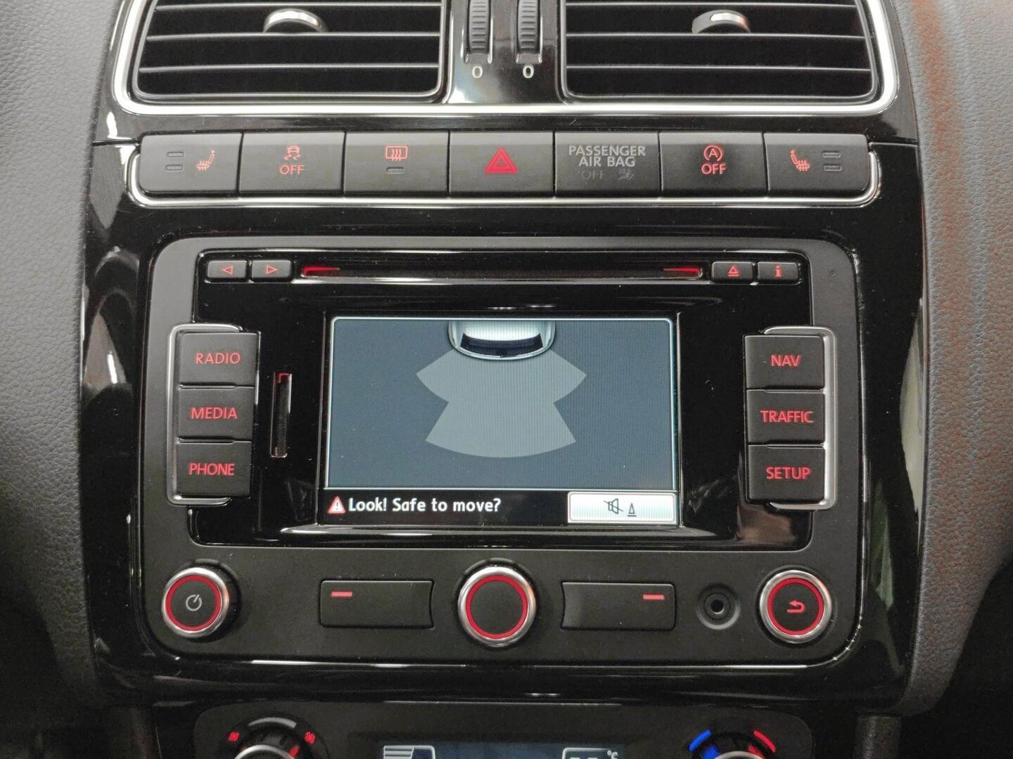 VOLKSWAGEN Polo 2013