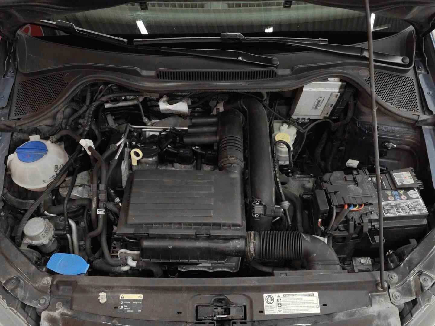 VOLKSWAGEN Polo 2013