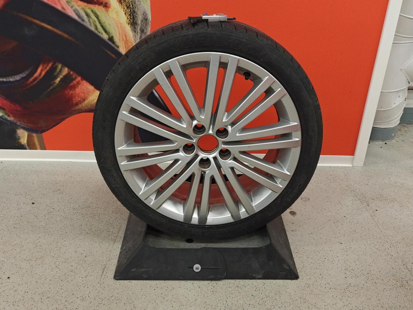 VOLKSWAGEN Polo 2013