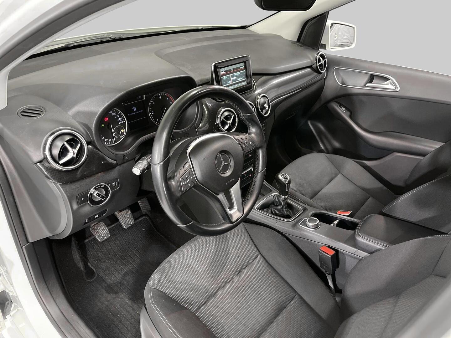 MERCEDES-BENZ B 2013