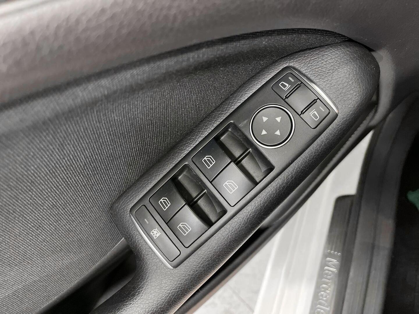 MERCEDES-BENZ B 2013