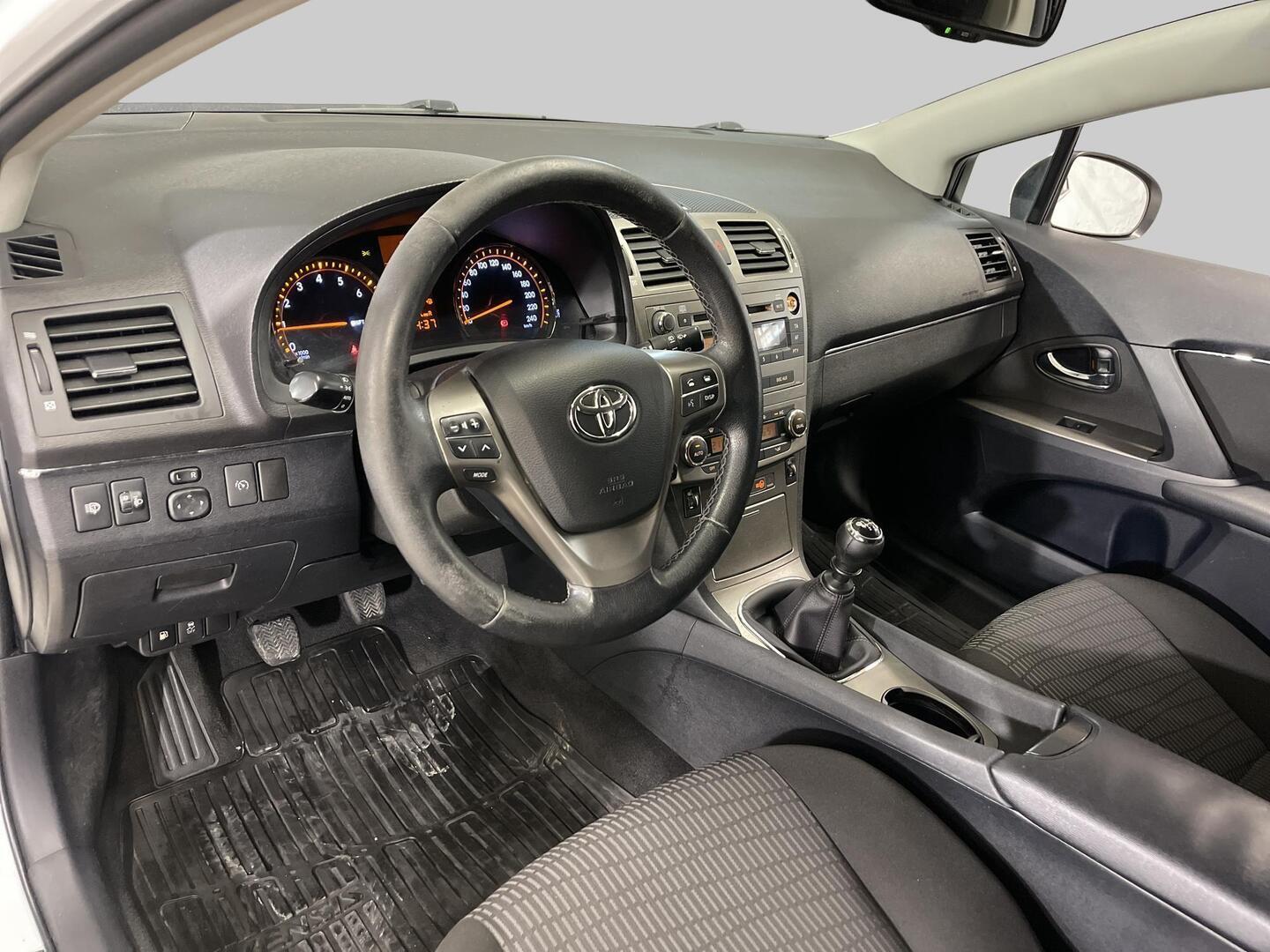 TOYOTA Avensis 2011