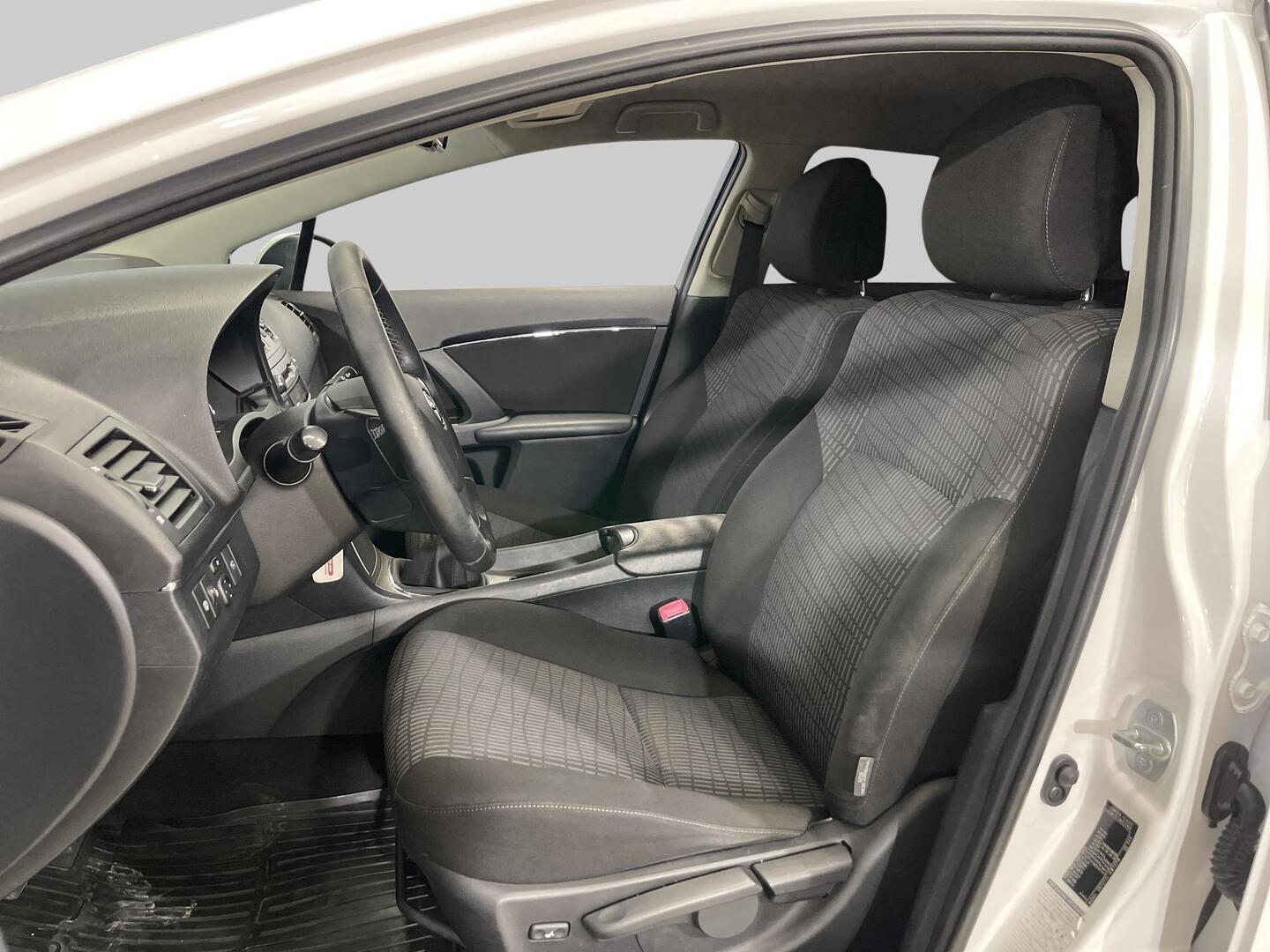 TOYOTA Avensis 2011
