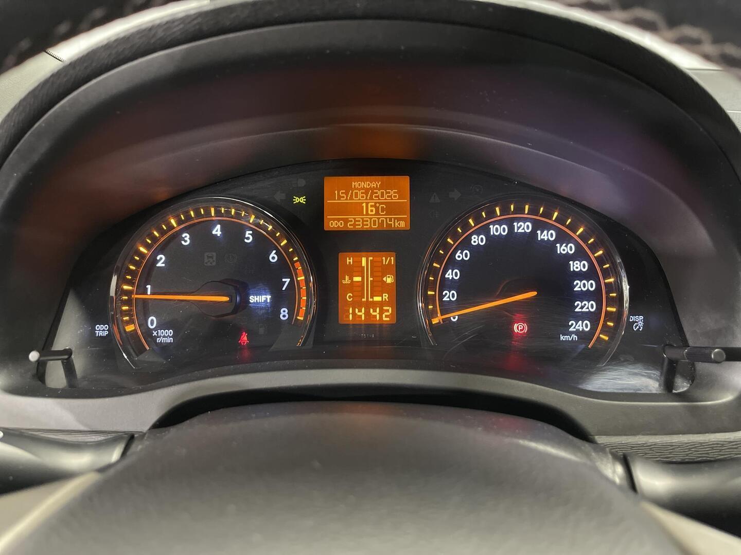 TOYOTA Avensis 2011