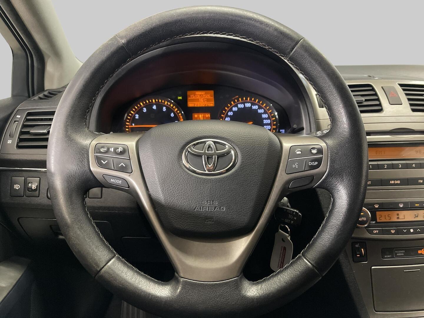 TOYOTA Avensis 2011
