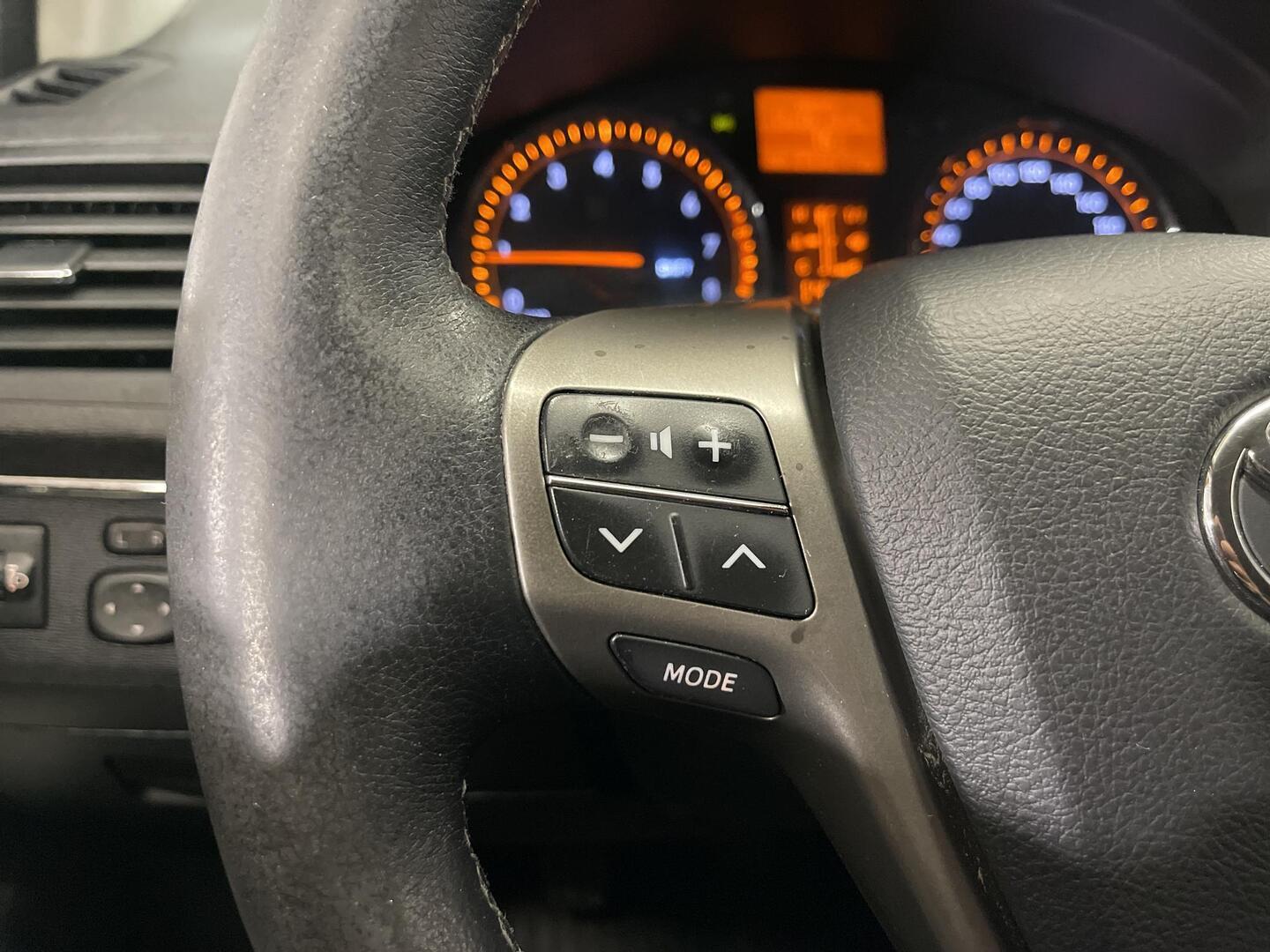 TOYOTA Avensis 2011