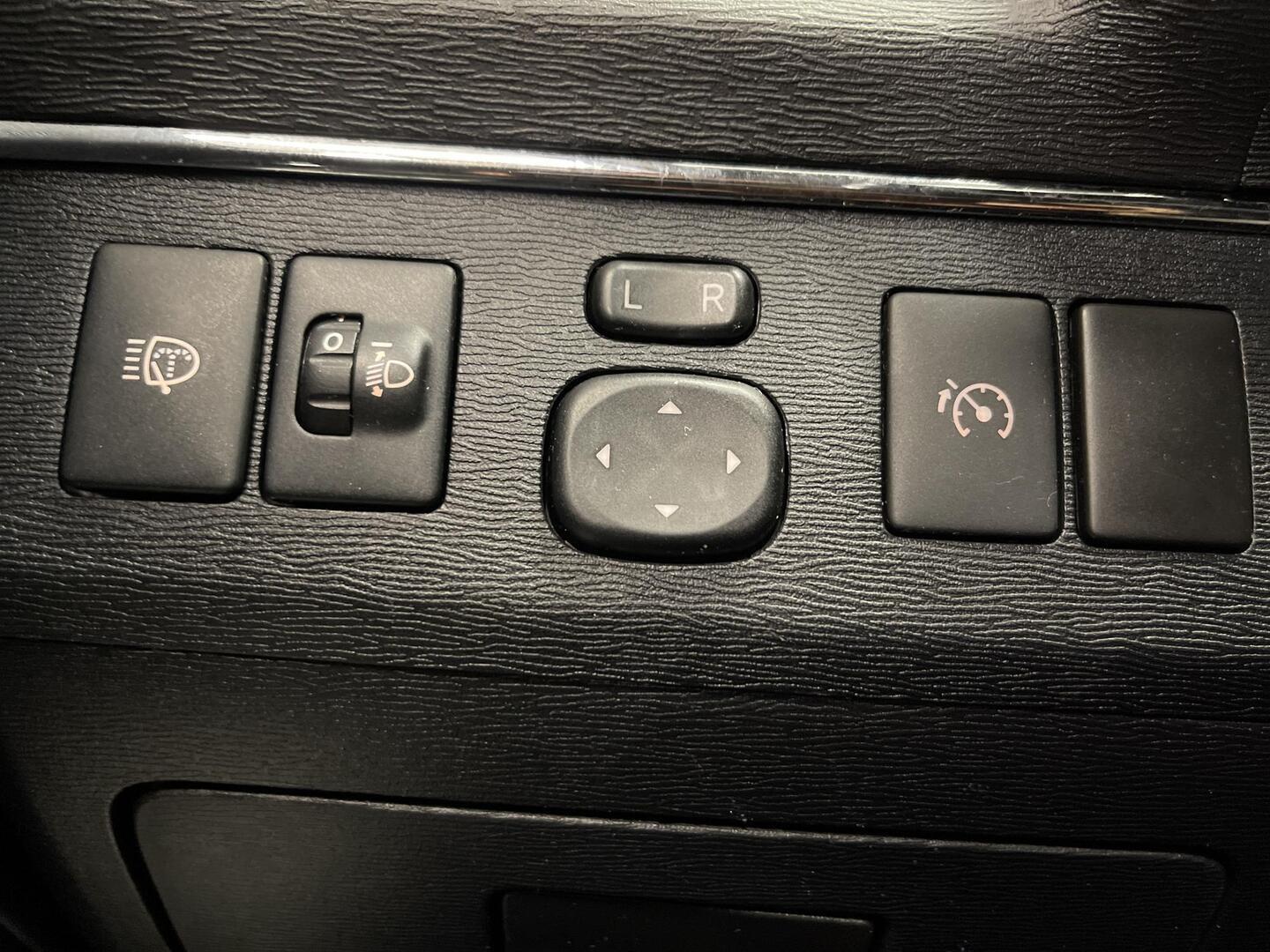 TOYOTA Avensis 2011