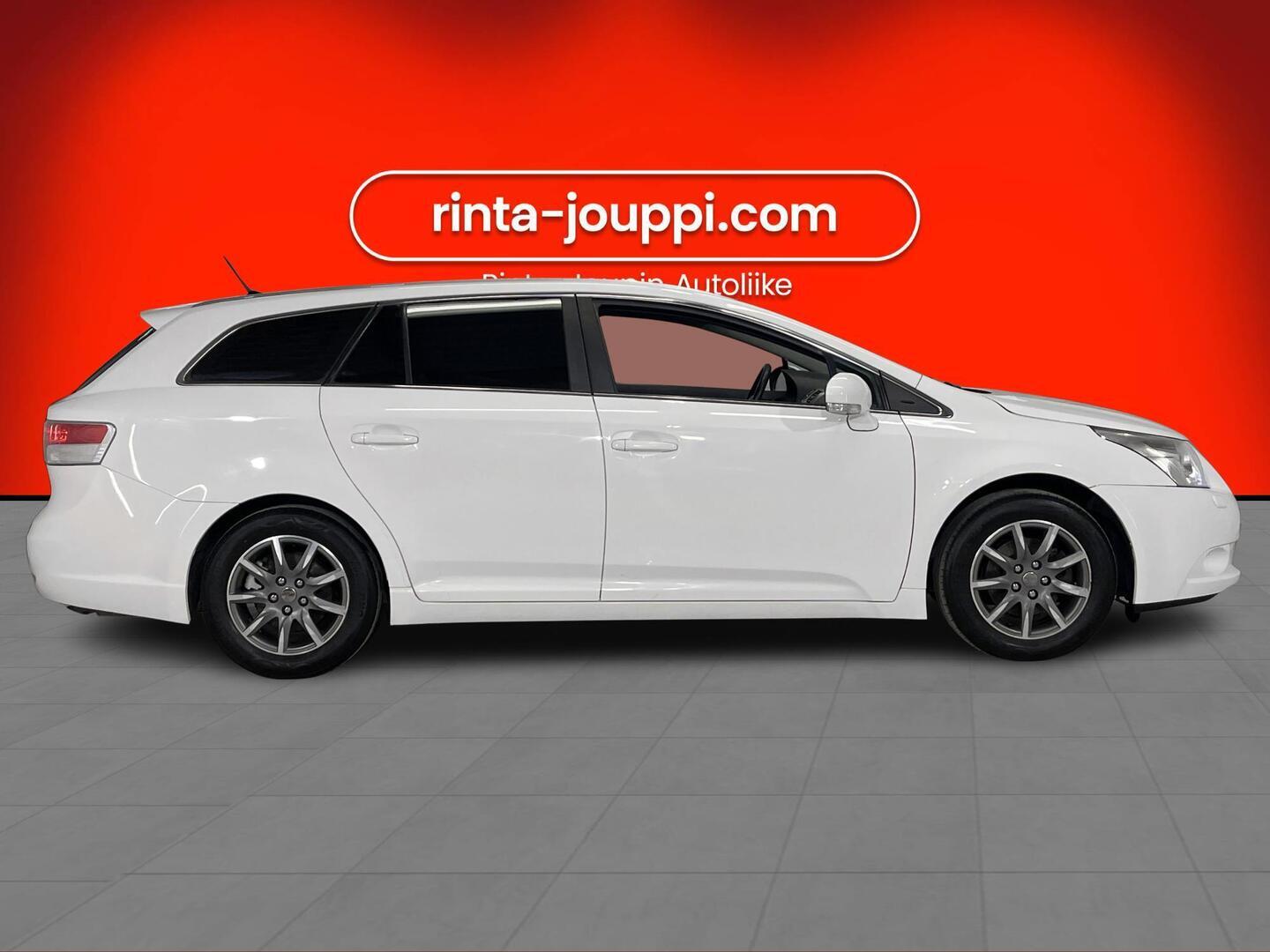 TOYOTA Avensis 2011