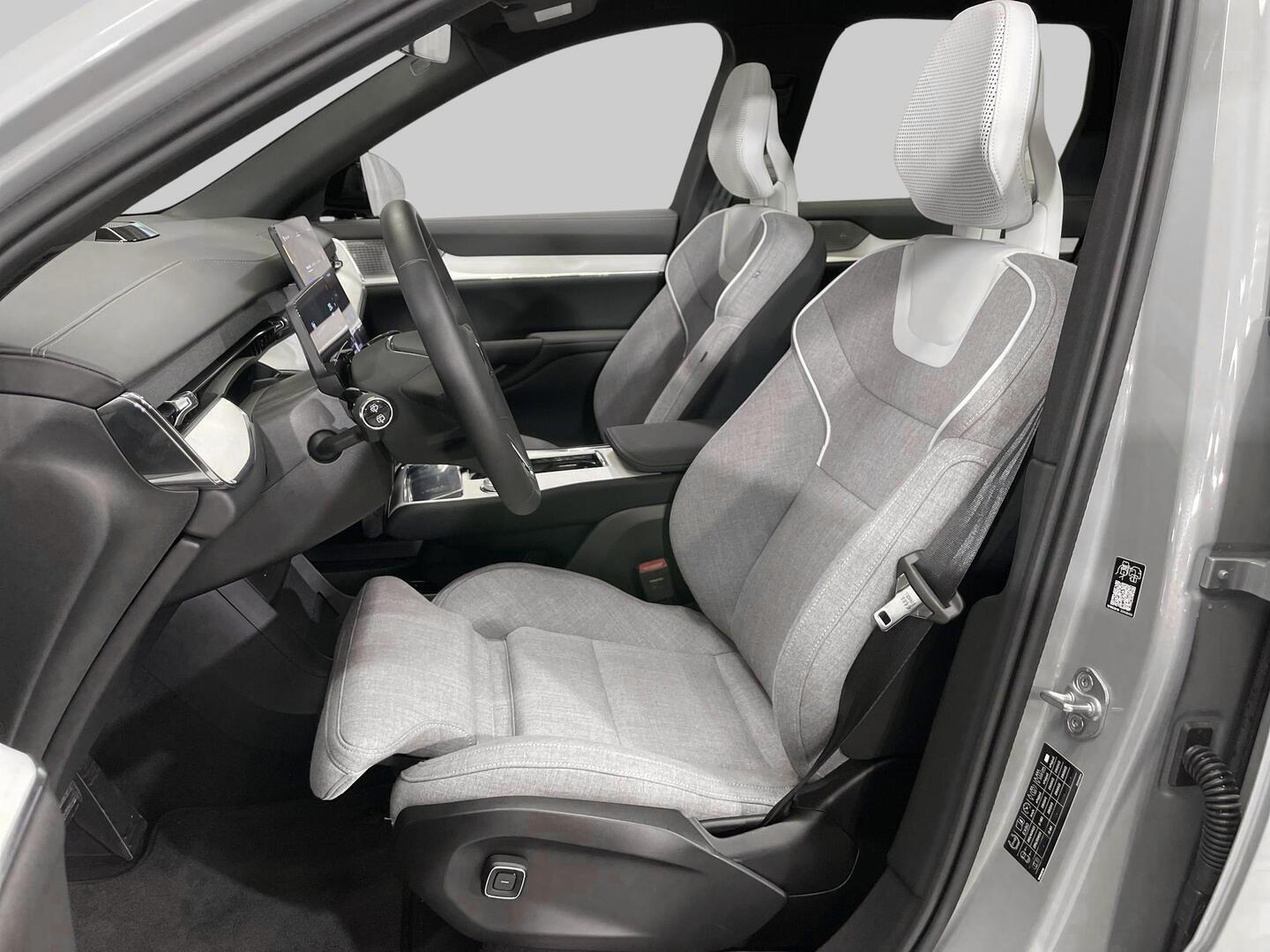 VOLVO EX90 2025