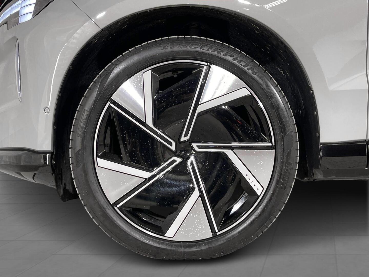 VOLVO EX90 2025