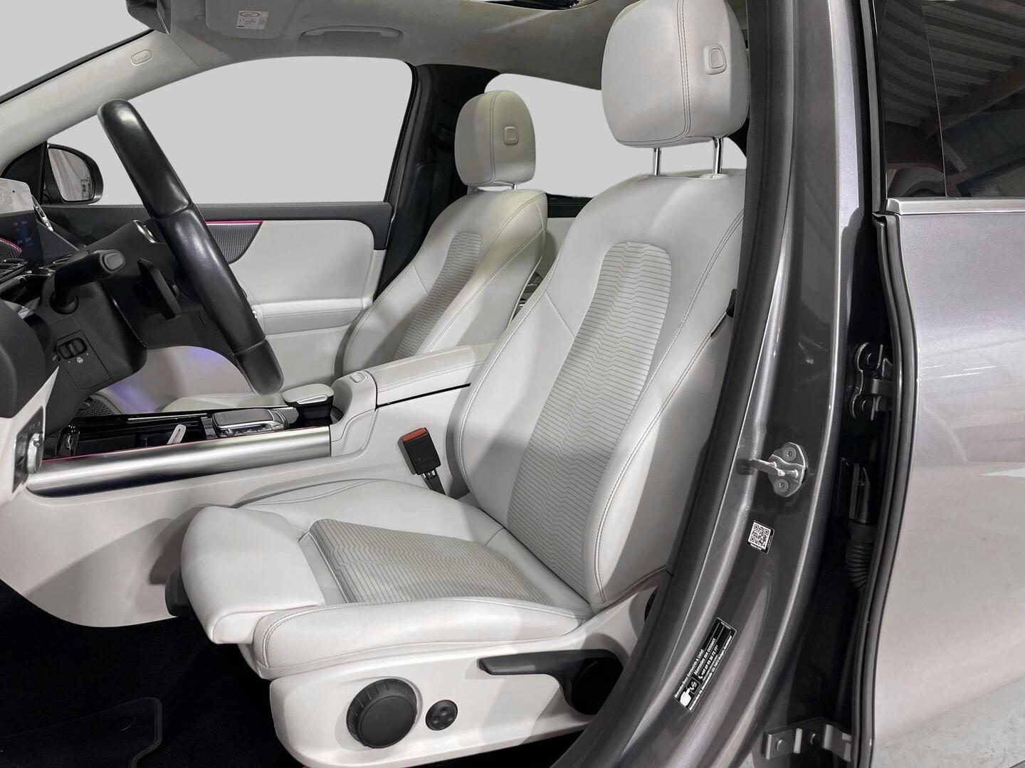 MERCEDES-BENZ EQA 2022