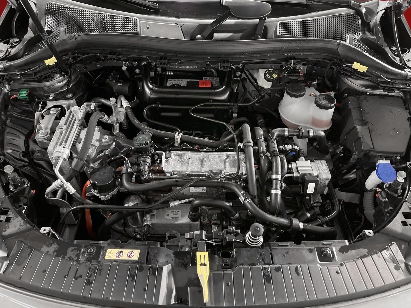 MERCEDES-BENZ EQA 2022