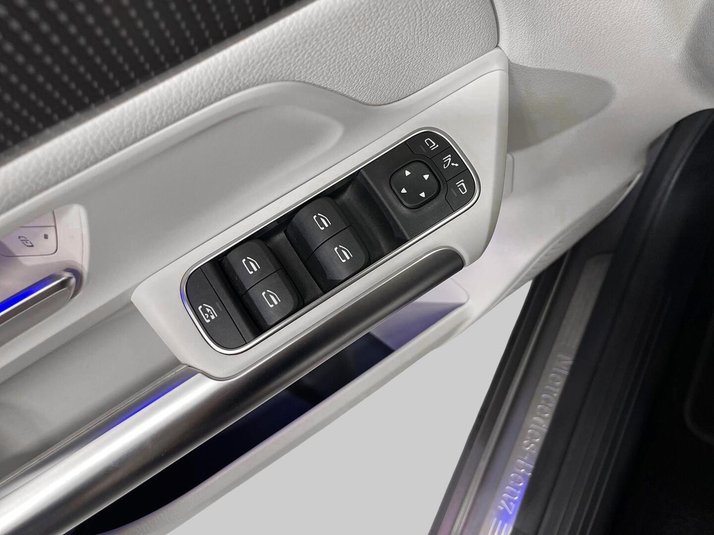 MERCEDES-BENZ EQA 2022