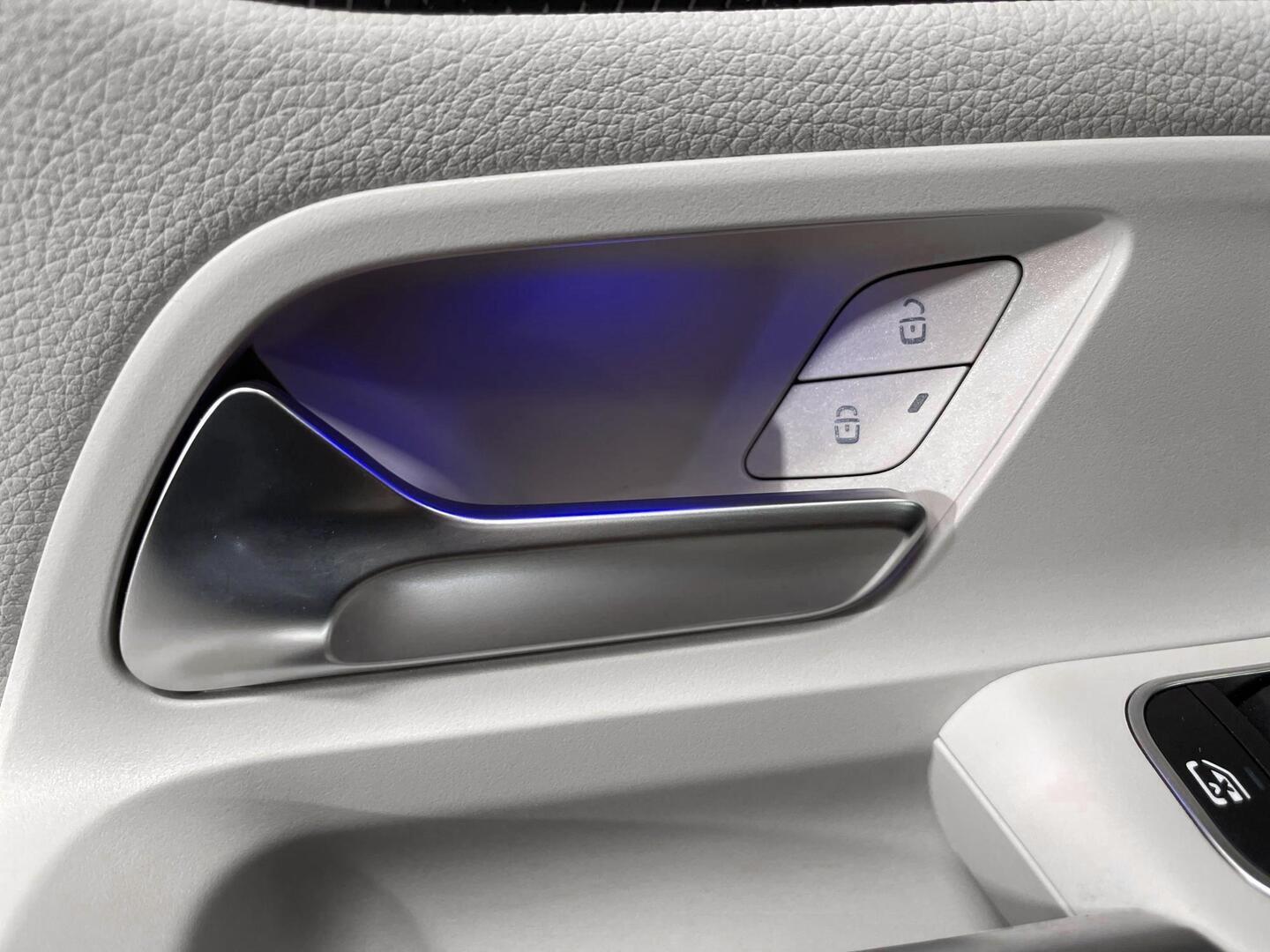MERCEDES-BENZ EQA 2022