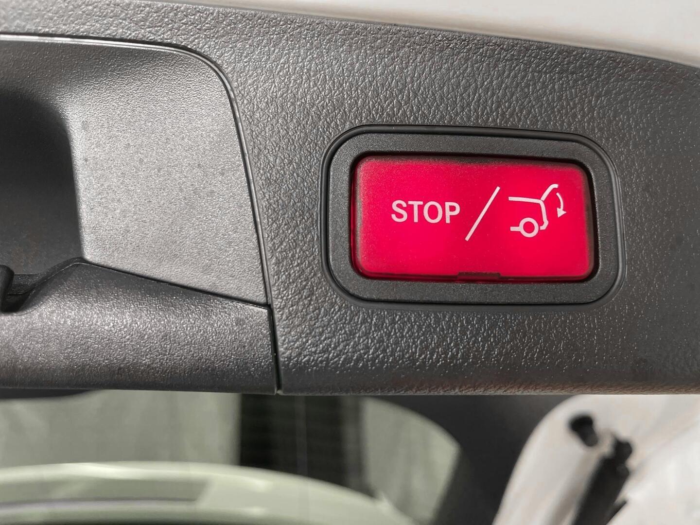 MERCEDES-BENZ EQA 2023