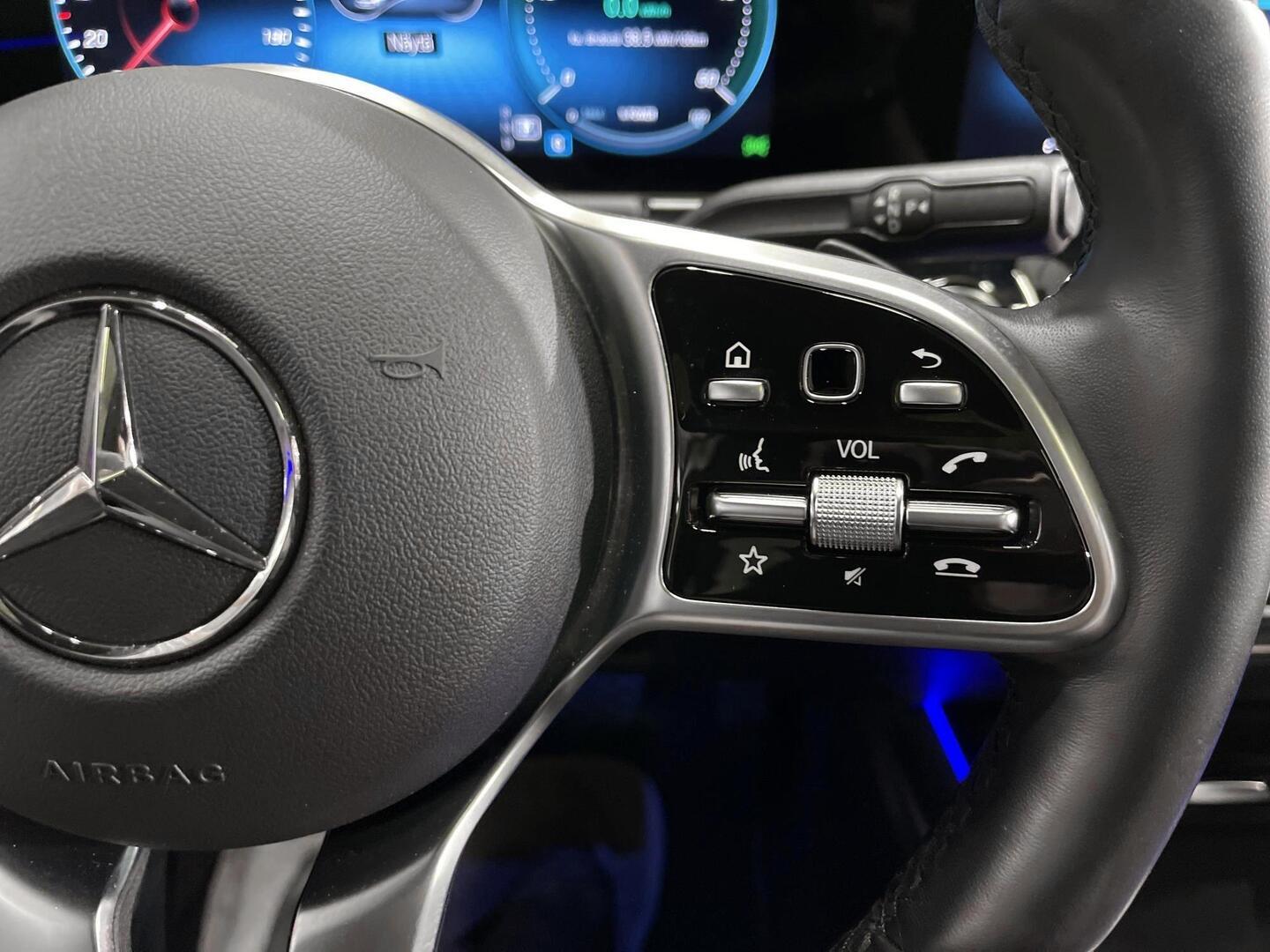 MERCEDES-BENZ EQA 2023