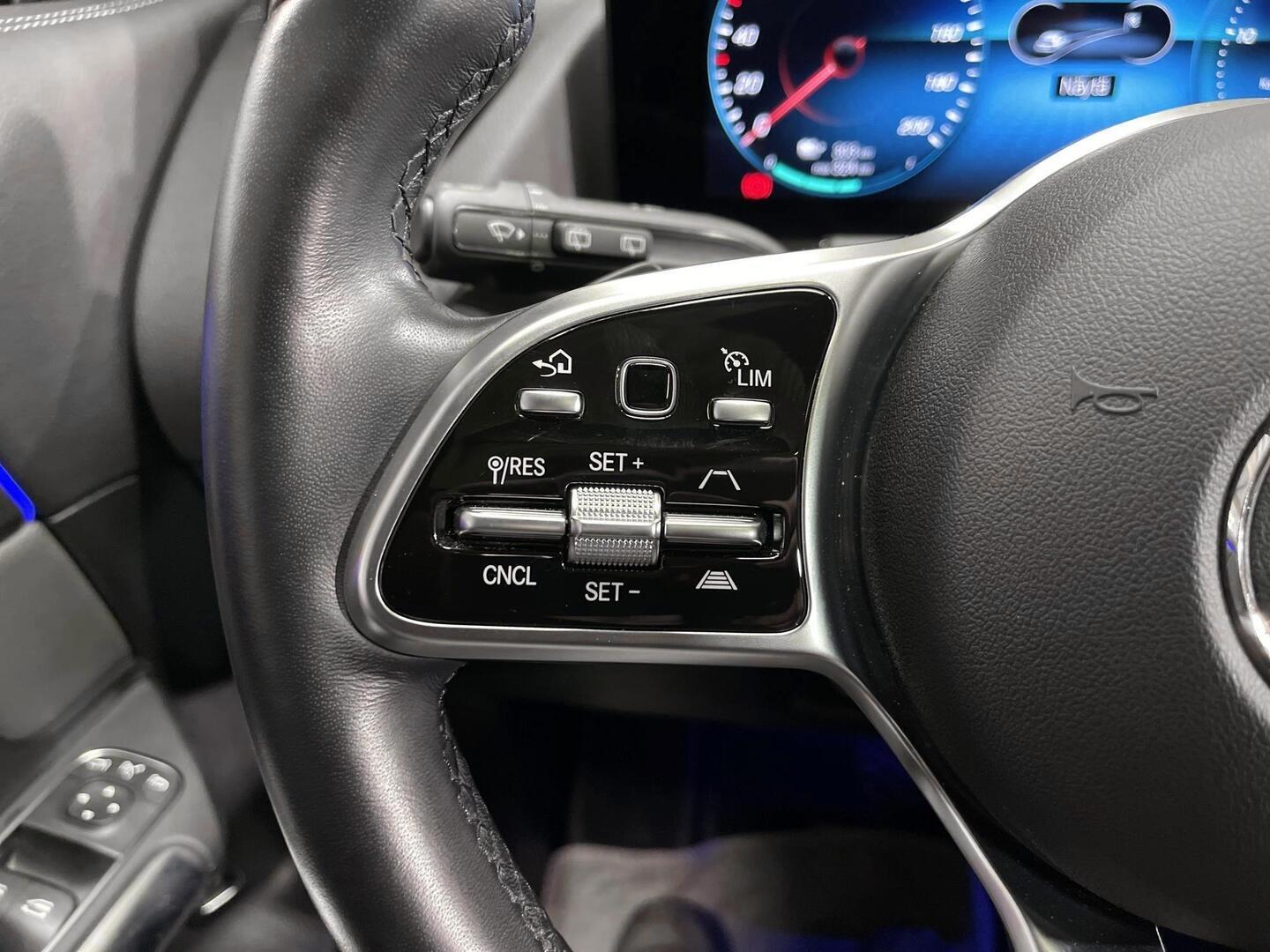 MERCEDES-BENZ EQA 2023