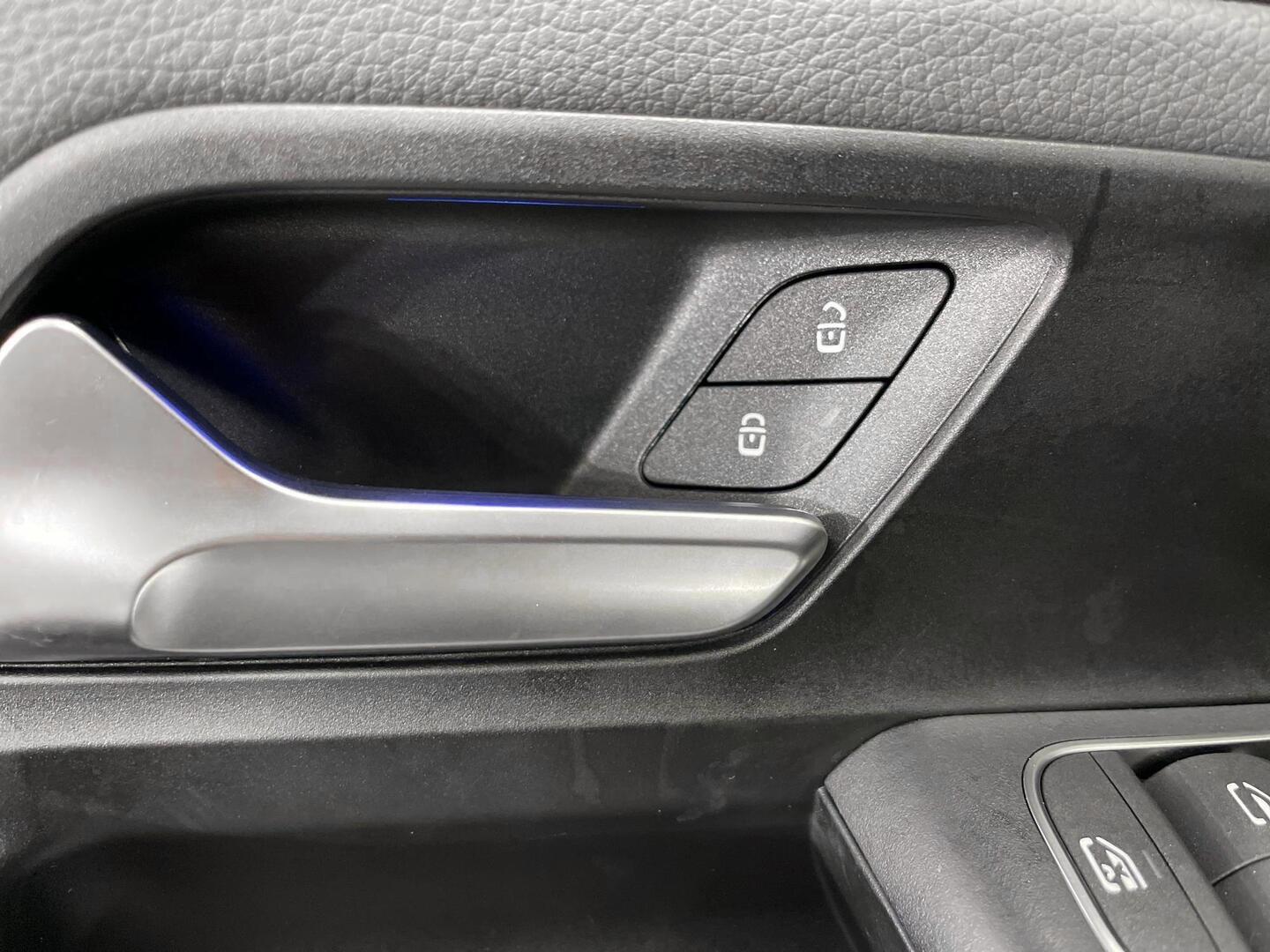 MERCEDES-BENZ EQA 2023