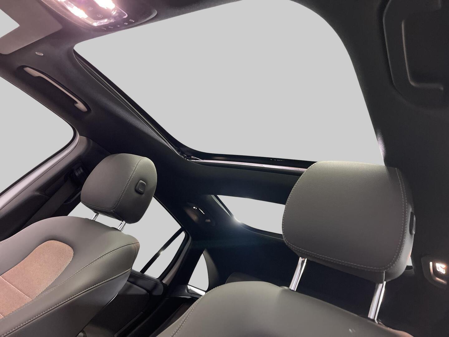 MERCEDES-BENZ EQA 2023