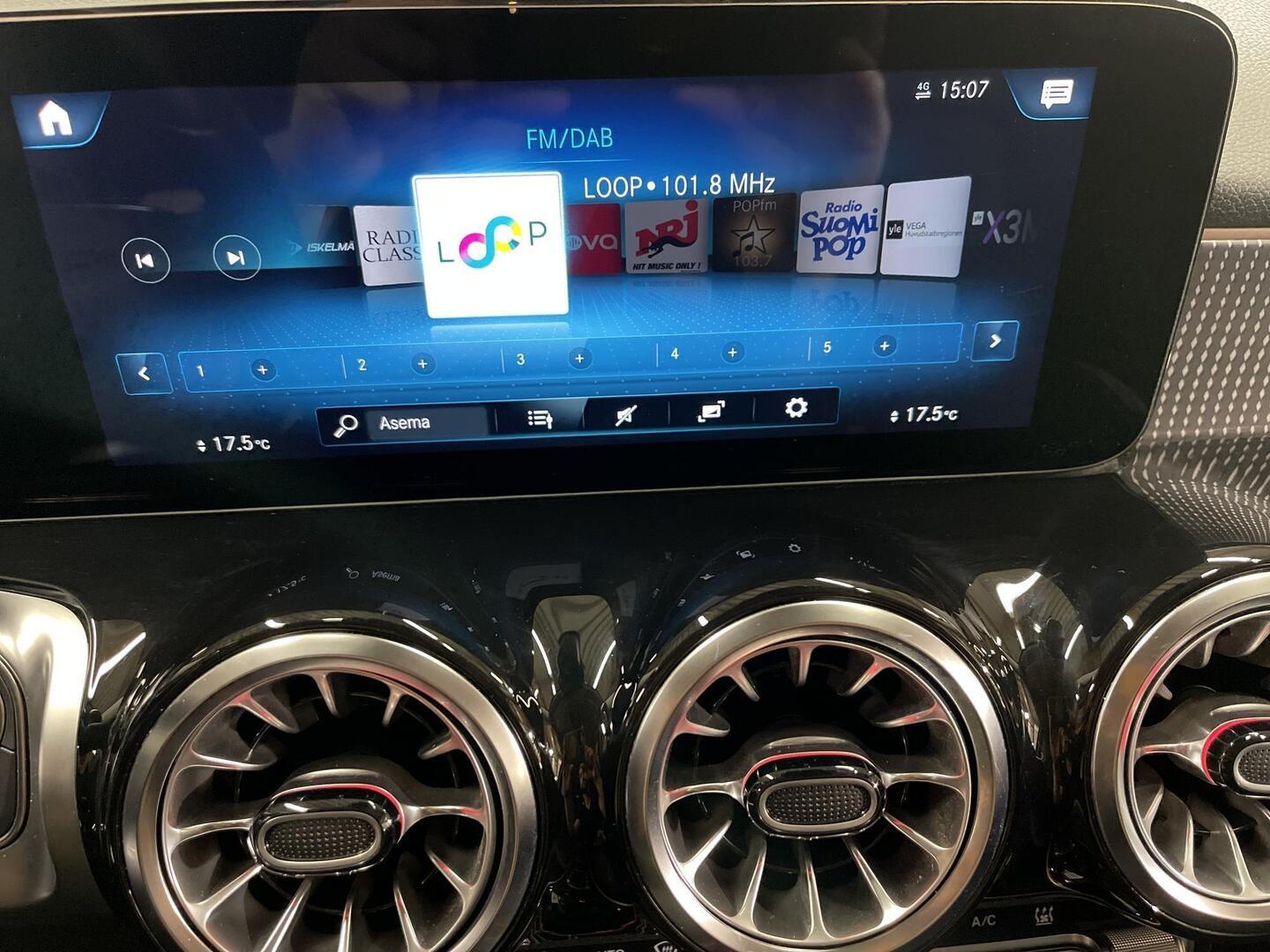 MERCEDES-BENZ EQB 2022