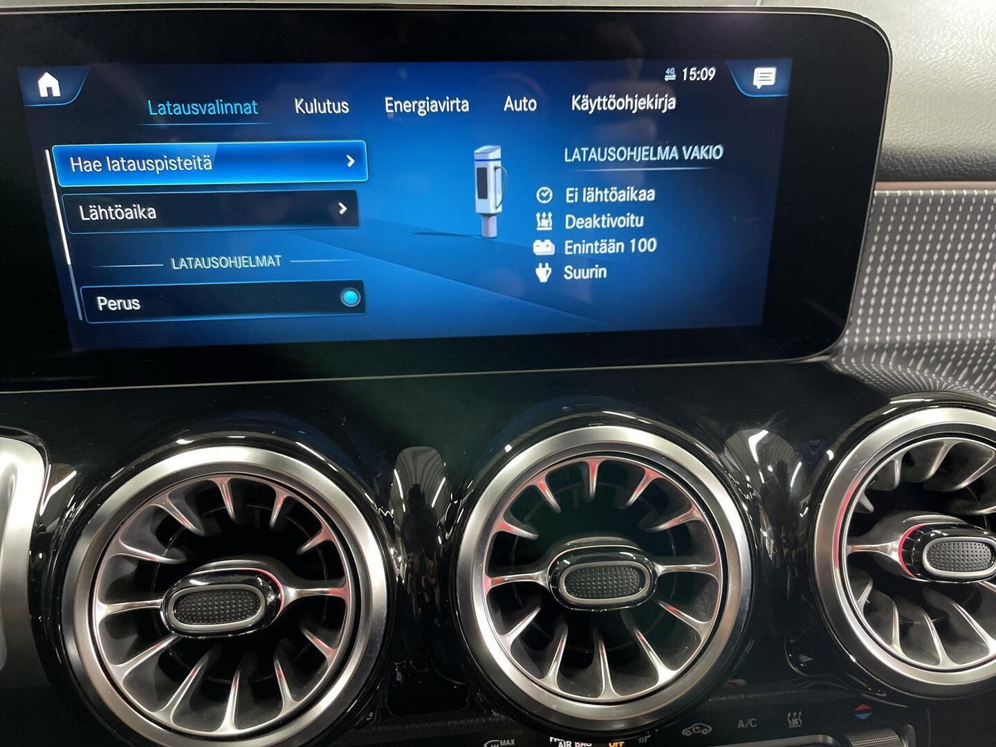MERCEDES-BENZ EQB 2022
